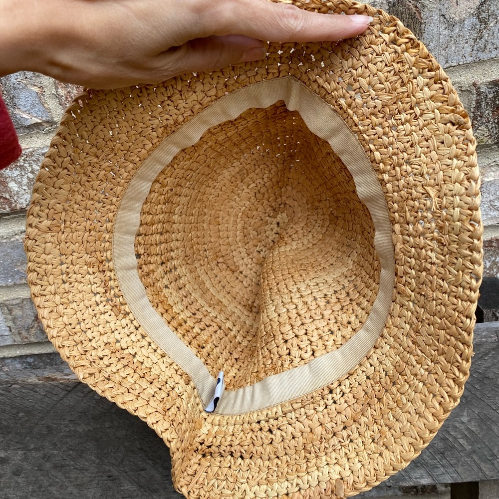Old Navy straw beach hat size medium/large like new - Picture 3 of 4